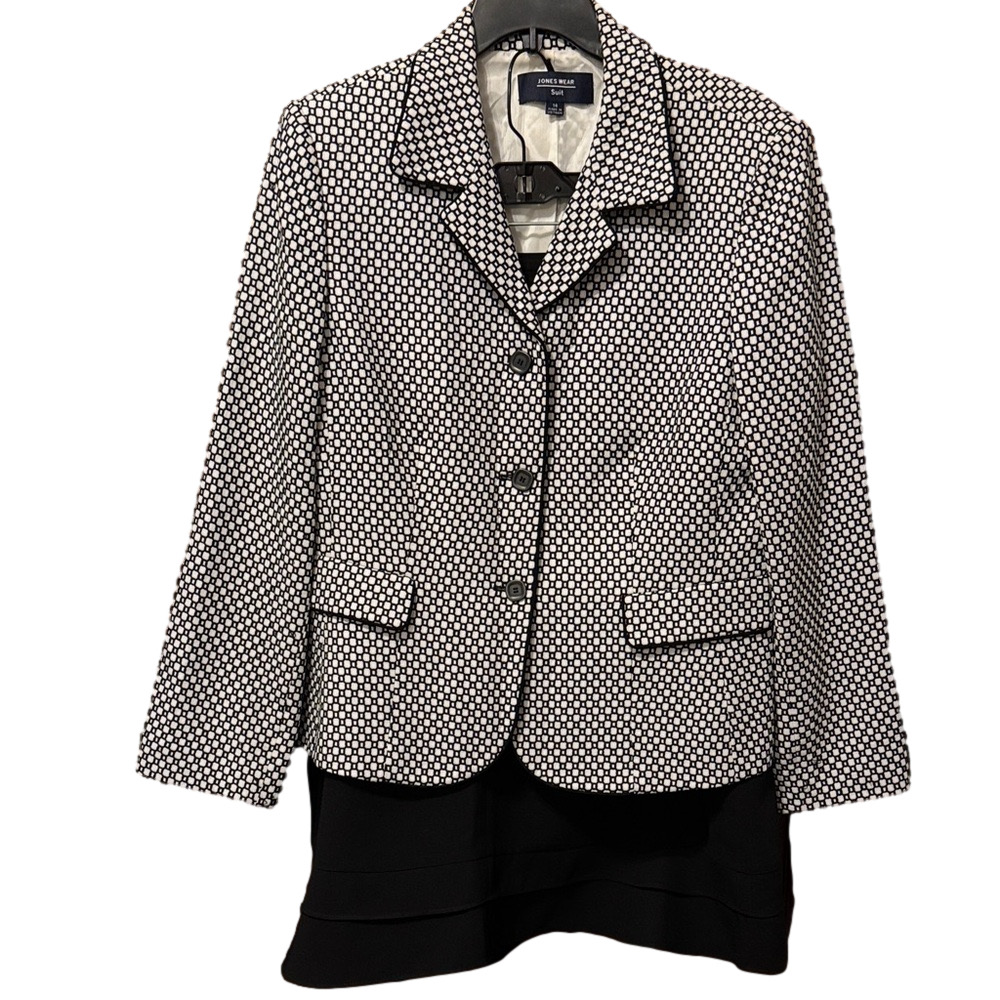 Jones Wear Black and White Geometric Blazer with Skirt
